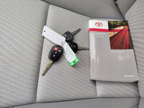Used 2015 Toyota Camry LE image 20