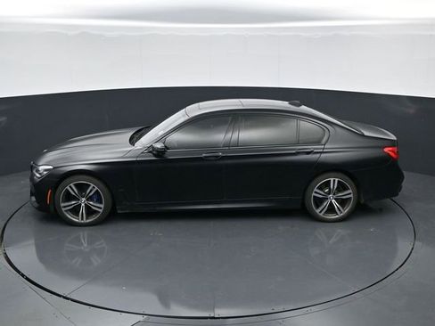 Used 2018 BMW 750i w/ Executive Package RWD image 29
