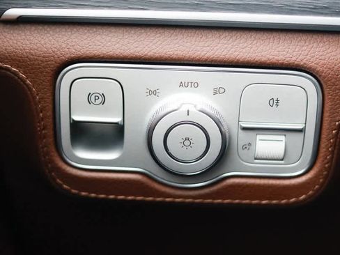 Used 2024 Mercedes-Benz GLE 350 4MATIC w/ Driver Assistance Package image 38