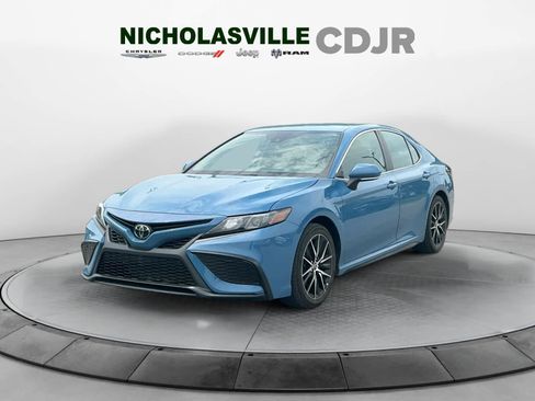 Used 2024 Toyota Camry SE w/ Cold Weather Package AWD/4WD image 1
