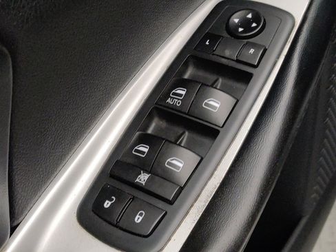 Used 2019 Dodge Journey SE FWD image 27