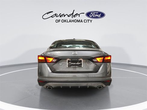 Used 2024 Nissan Altima 2.5 SV w/ SV Premium Package image 7