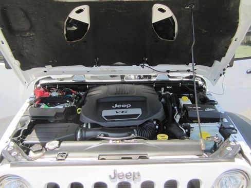 Used 2017 Jeep Wrangler Unlimited Rubicon AWD/4WD image 15