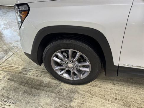 Certified 2023 GMC Terrain SLT w/ Infotainment Package II AWD/4WD image 10