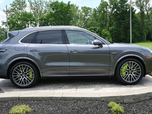 Used 2021 Porsche Cayenne Turbo S AWD/4WD image 4