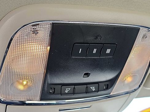 Used 2023 Chrysler 300 Touring L w/ Comfort Group image 26