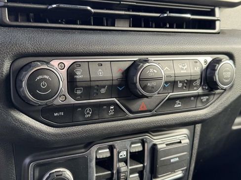 Used 2024 Jeep Gladiator Sport image 5