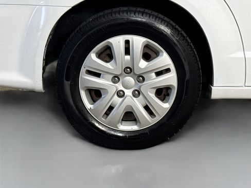 Used 2018 Dodge Grand Caravan SE w/ UConnect Hands-Free Group FWD image 31