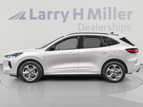 Used 2023 Ford Escape ST-Line AWD/4WD image 3