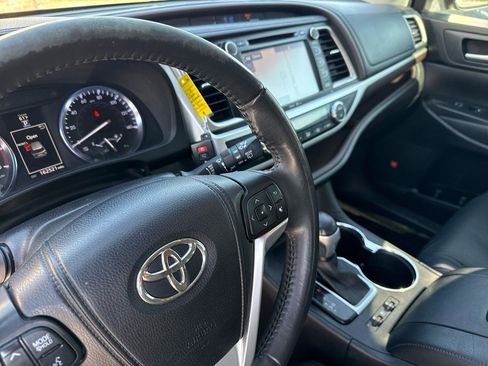 Used 2014 Toyota Highlander Limited image 33