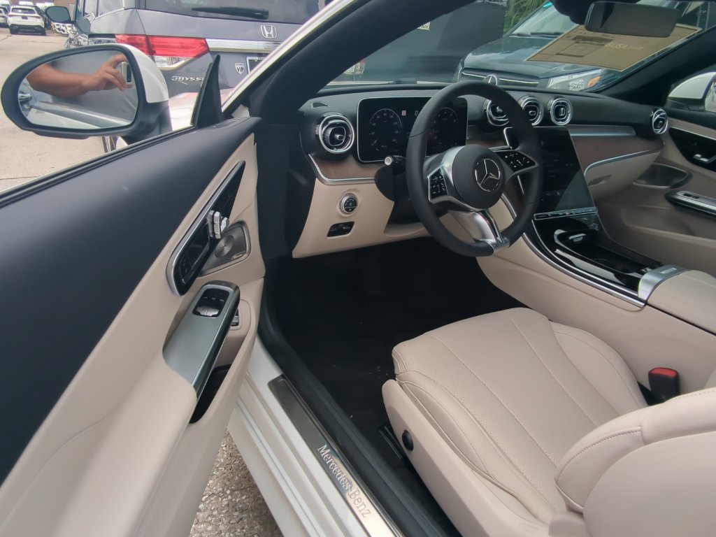 Used 2024 Mercedes-Benz CLE 300 4MATIC Coupe image 3