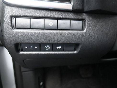 Used 2025 Nissan Rogue SV image 19