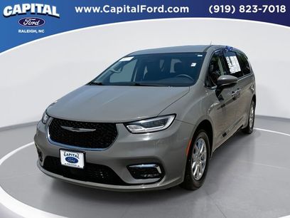 Used 2023 Chrysler Pacifica Touring-L