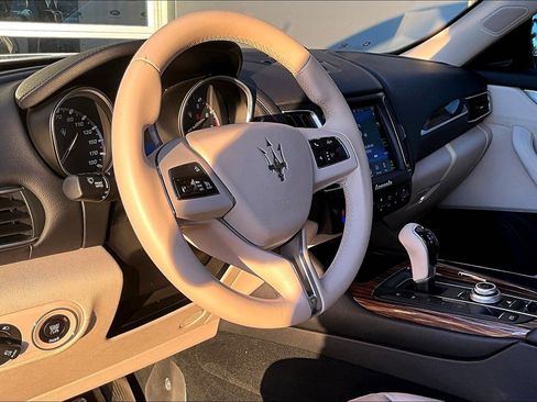 Used 2017 Maserati Levante image 13