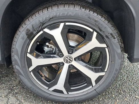 New 2026 Volkswagen Tiguan SE image 5