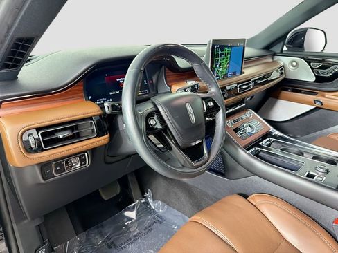 Used 2023 Lincoln Aviator Reserve w/ Equipment Group 201A RWD image 9