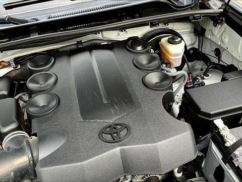 Used 2019 Toyota 4Runner SR5 image 32