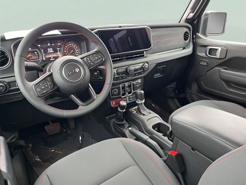 Used 2024 Jeep Wrangler Unlimited Rubicon AWD/4WD image 10