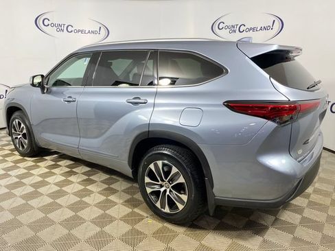 Certified 2021 Toyota Highlander XLE AWD/4WD image 4