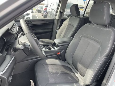 Used 2023 Jeep Grand Cherokee Laredo w/ Luxury Tech Group I AWD/4WD image 11
