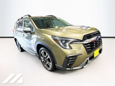 Used 2023 Subaru Ascent Touring AWD/4WD image 3