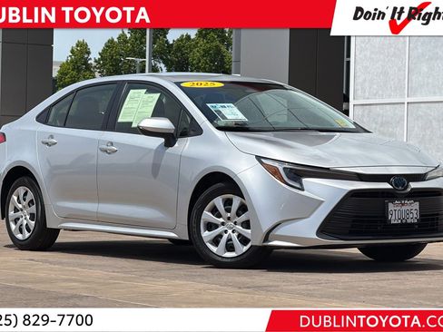 Used 2025 Toyota Corolla LE w/ Convenience Package FWD image 1