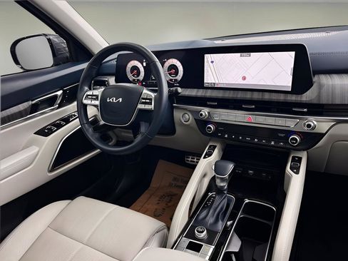 Used 2025 Kia Telluride SX w/ SX Captain's Chair Package FWD image 11