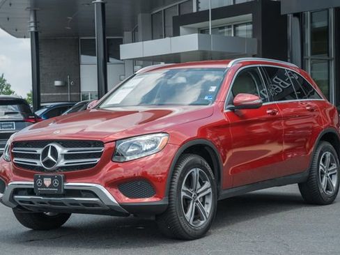 Used 2019 Mercedes-Benz GLC 300 w/ Parking Assistance Package image 3