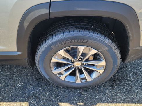 New 2026 Chevrolet Equinox LT w/ Convenience Package II image 8