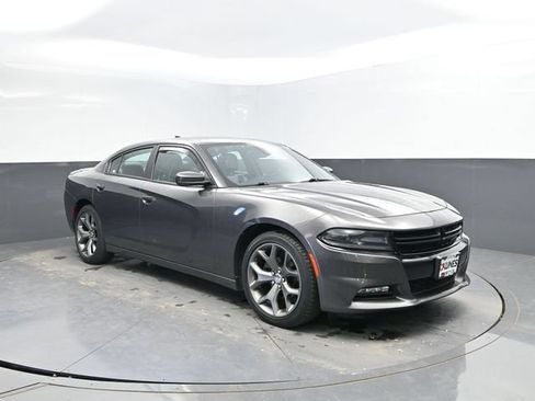 Used 2015 Dodge Charger SXT RWD image 4