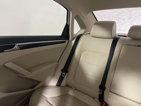 Used 2019 Volkswagen Passat 2.0T SE R-Line FWD image 13