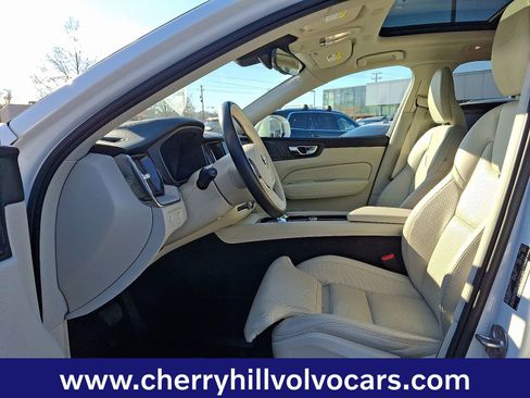 Certified 2022 Volvo XC60 B6 Inscription w/ Advanced Package image 14