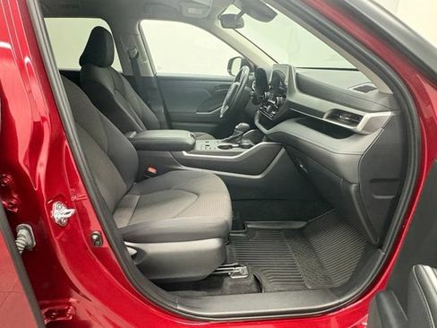 Used 2024 Toyota Highlander LE w/ Protection Package #3 (TMS) FWD image 46