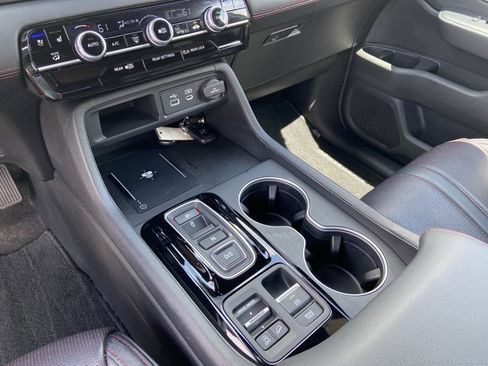 Used 2025 Honda Pilot Black Edition image 35