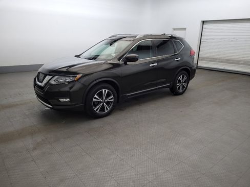 Used 2017 Nissan Rogue SL w/ SL Premium Package FWD image 2