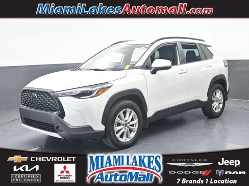 Used 2024 Toyota Corolla Cross LE FWD image 1