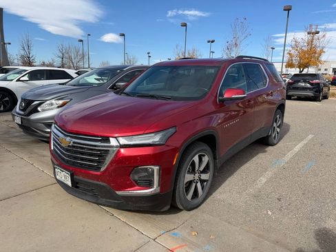 Used 2023 Chevrolet Traverse LT w/ LT Premium Package image 9