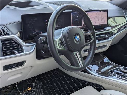 Used 2025 BMW X7 M60i AWD/4WD image 10