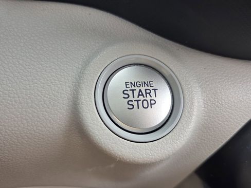 Used 2023 Hyundai Venue Limited FWD image 26
