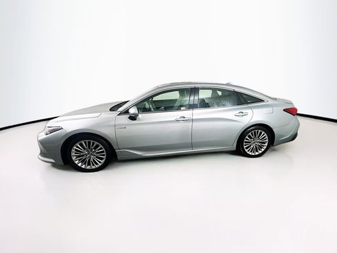 Used 2019 Toyota Avalon Limited image 4