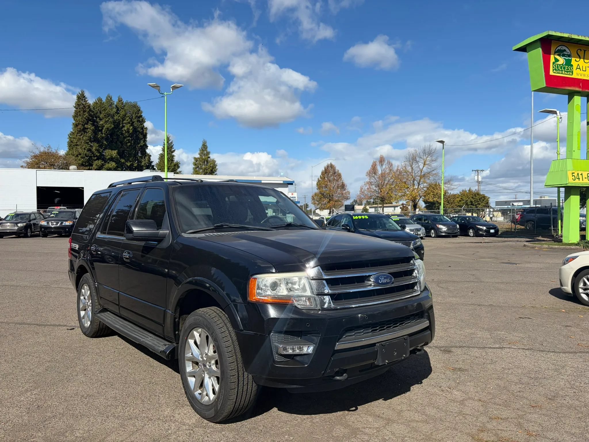 Used 2016 Ford Expedition Limited AWD/4WD image 1