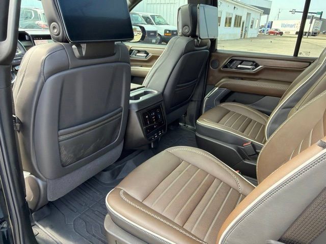 Used 2025 GMC Yukon Denali Ultimate AWD/4WD image 27