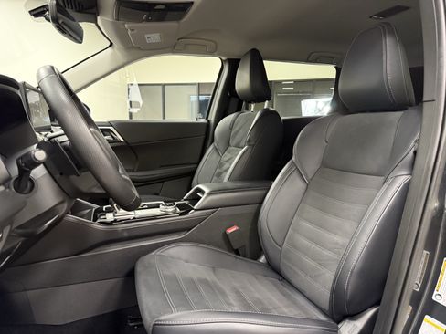 Used 2025 Mitsubishi Outlander SE AWD/4WD image 14