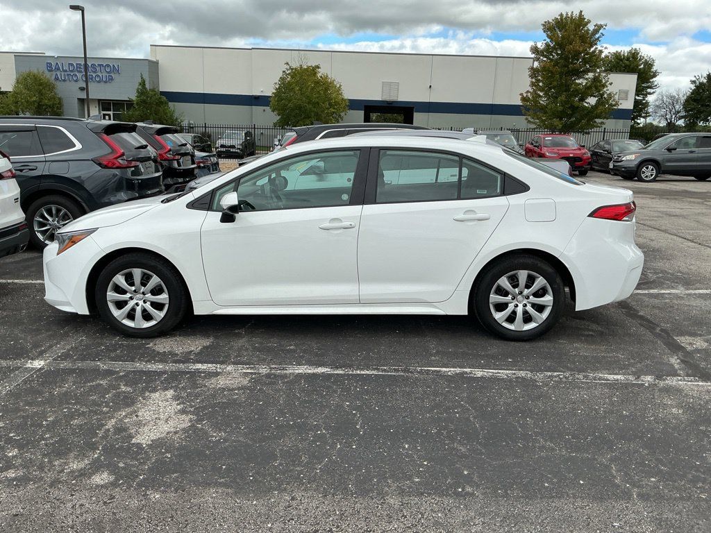 Used 2025 Toyota Corolla LE FWD image 6