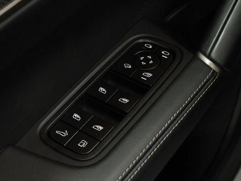 Certified 2025 Porsche Cayenne Turbo w/ Premium Package Plus AWD/4WD image 30