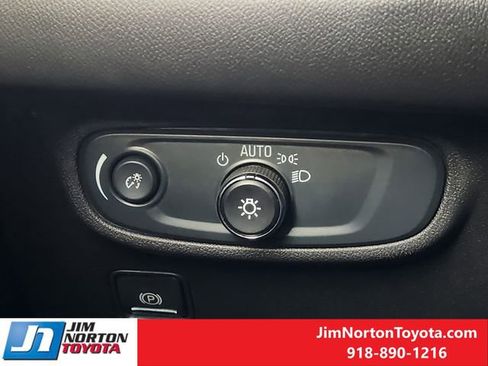 Used 2024 GMC Terrain SLE image 24