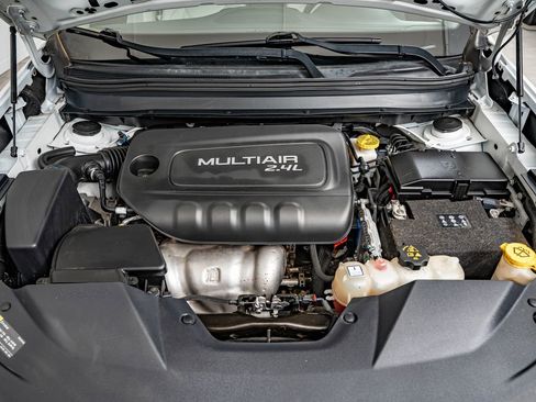 Used 2019 Jeep Cherokee Limited FWD image 38