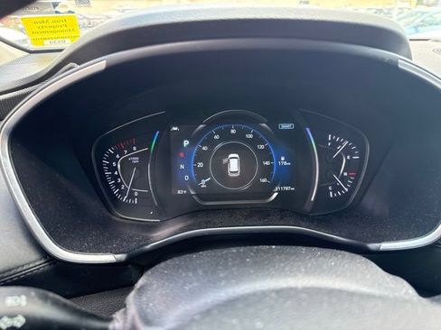 Used 2019 Hyundai Santa Fe SEL FWD image 16