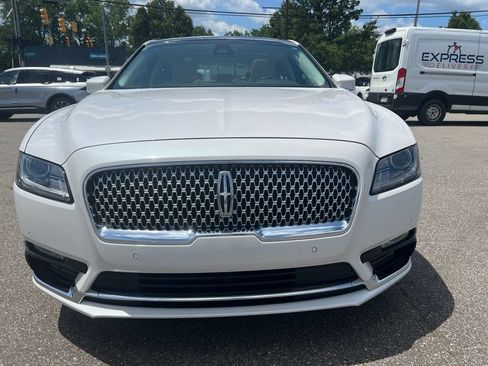 Used 2019 Lincoln Continental Select w/ Continental Climate Package AWD/4WD image 3