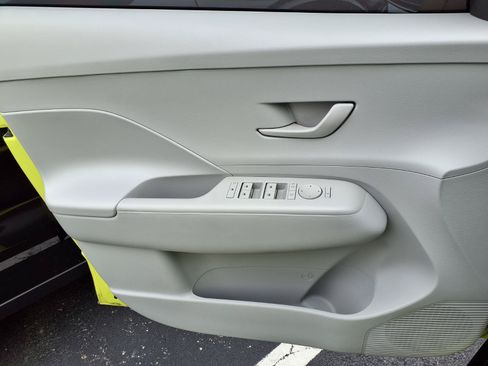 Used 2024 Hyundai Kona SEL w/ Convenience Package FWD image 17